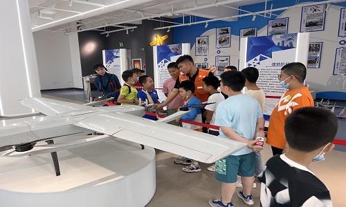 新疆保華潤天航空青少年無人機培訓(xùn):投資孩子的未來從了解收費開始!