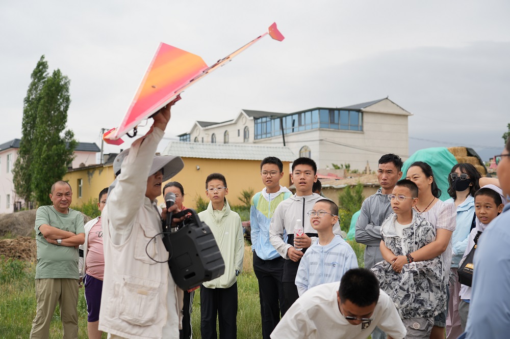 暑假新趣：保華潤天航空青少年無人機航模夏令營盛大啟動