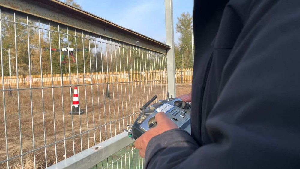 保華潤(rùn)天新疆無人機(jī)培訓(xùn):行業(yè)剛需!無人機(jī)駕駛員成高薪稀缺人才